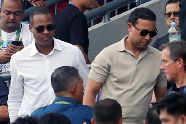 Berikut adalah beberapa alternatif judul untuk "Popovic Tak Lupakan Kenangannya Bertemu Patrick Kluivert":

1. "Popovic: Kenangan Tak Terlupakan Berbagi Momen dengan Patrick Kluivert"
2. "Pertemuan Bersejarah: Popovic dan Kenangan Bersama Patrick Kluivert"
3. "Mengukir Memori: Popovic Mengenang Pertemuan dengan Patrick Kluivert"
4. "Momen Spesial: Popovic Sehari Bersama Patrick Kluivert"
5. "Cinta Sepak Bola: Kenangan Popovic Bersama Patrick Kluivert"
6. "Popovic dan Kluivert: Sebuah Kenangan yang Abadi"
7. "Kisah Popovic: Pertemuan yang Meninggalkan Jejak dengan Patrick Kluivert"
8. "Memori Indah: Popovic Mengenang Pertemuannya dengan Legenda Kluivert"

Semoga alternatif ini membantu!