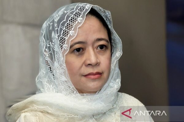 Puan: Keberhasilan Timnas U-17, Momen Bersejarah yang Menjadi Harapan" 

Alternatif:

1. "Puan: Keberhasilan Timnas U-17, Harapan dalam Momen Bersejarah"
2. "Puan: Momen Bersejarah Timnas U-17 yang Menghadirkan Harapan"
3. "Puan: Timnas U-17 Raih Keberhasilan, Momen Bersejarah Penuh Harapan"
4. "Puan: Harapan Baru dari Keberhasilan Bersejarah Timnas U-17"
5. "Puan: Timnas U-17 dan Momen Bersejarah yang Memberi Kita Harapan" 

Silakan pilih atau modifikasi sesuai kebutuhan!
