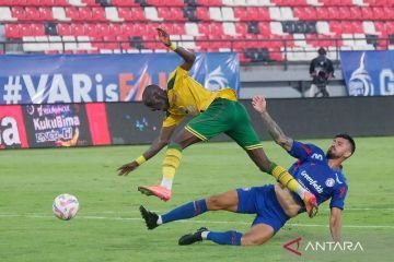 Kehangatan Rivalitas Arema vs Persebaya Berakhir Imbang 1-1