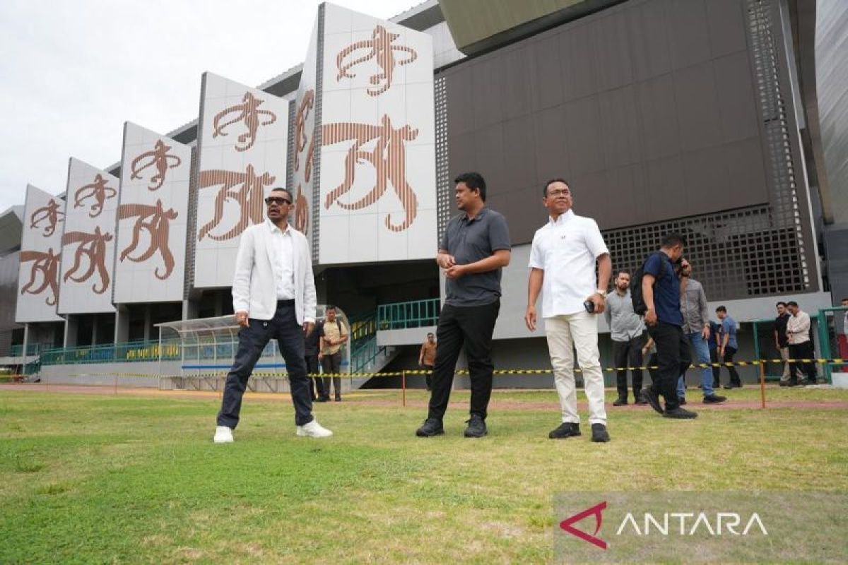 Here are some alternative titles for "Timnas U-17 akan lakukan pemusatan latihan di Sumatera Utara":

1. "Timnas U-17 Siapkan Pemusatan Latihan di Sumatera Utara"
2. "Timnas U-17 Mengadakan Pemusatan Latihan di Sumatera Utara"
3. "Latihan Terpadu Timnas U-17 Akan Berlangsung di Sumatera Utara"
4. "Pemusatan Latihan Timnas U-17 Digerakkan di Sumatera Utara"
5. "Timnas U-17 Gelar Pemusatan Latihan di Sumatera Utara"
6. "Sumatera Utara Jadi Lokasi Pemusatan Latihan Timnas U-17"
7. "Persiapan Timnas U-17: Pemusatan Latihan di Sumatera Utara"
8. "Timnas U-17 Akan Berlatih Terpadu di Sumatera Utara"
9. "Sumatera Utara Mendukung Pemusatan Latihan Timnas U-17"
10. "Pemusatan Latihan Timnas U-17 Segera Digelar di Sumatera Utara"

Feel free to choose any of these or modify them further!