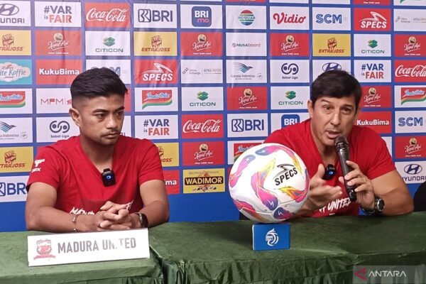 Angel Alfredo Vera Siapkan Formasi Tim Madura United