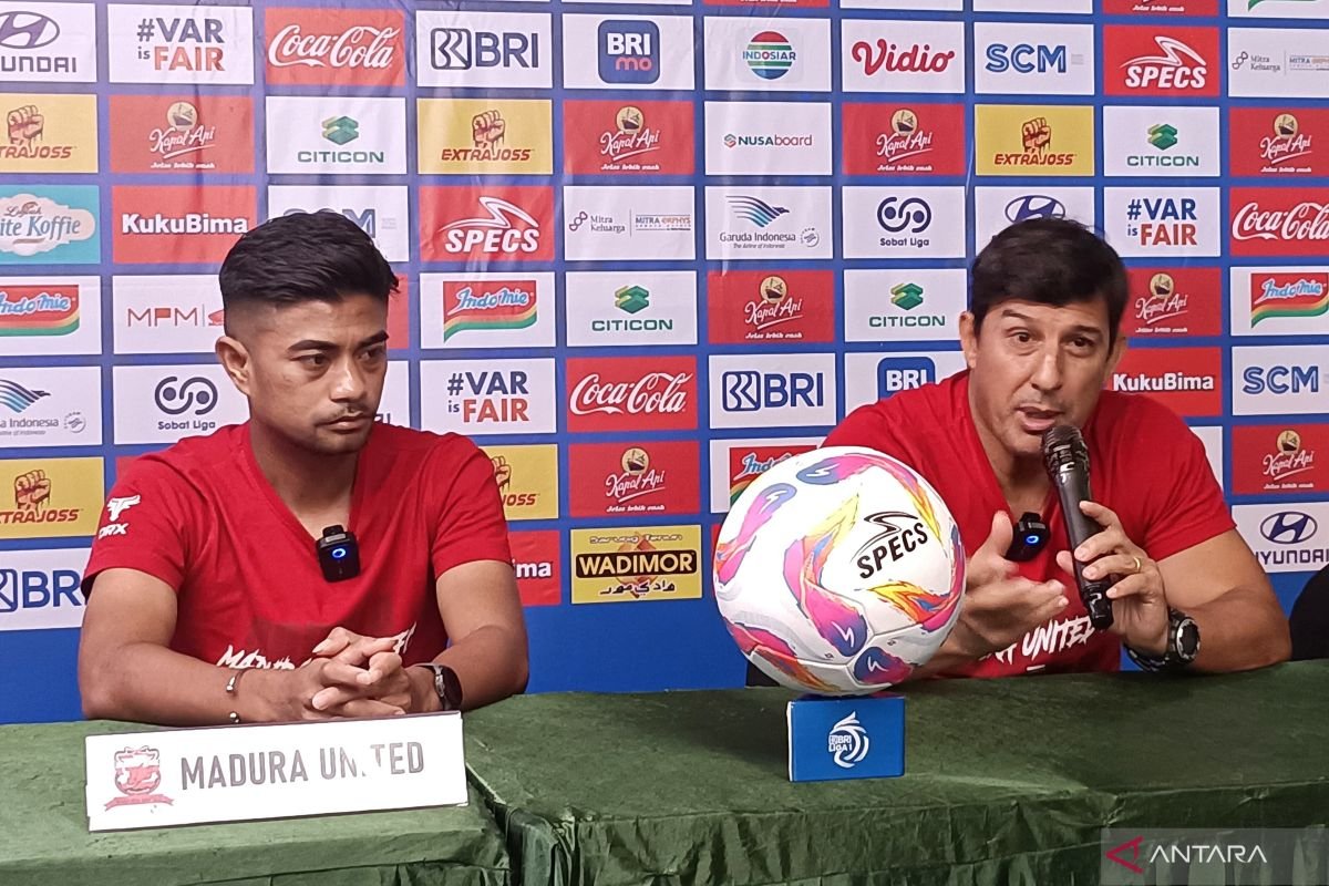 Angel Alfredo Vera Siapkan Formasi Tim Madura United