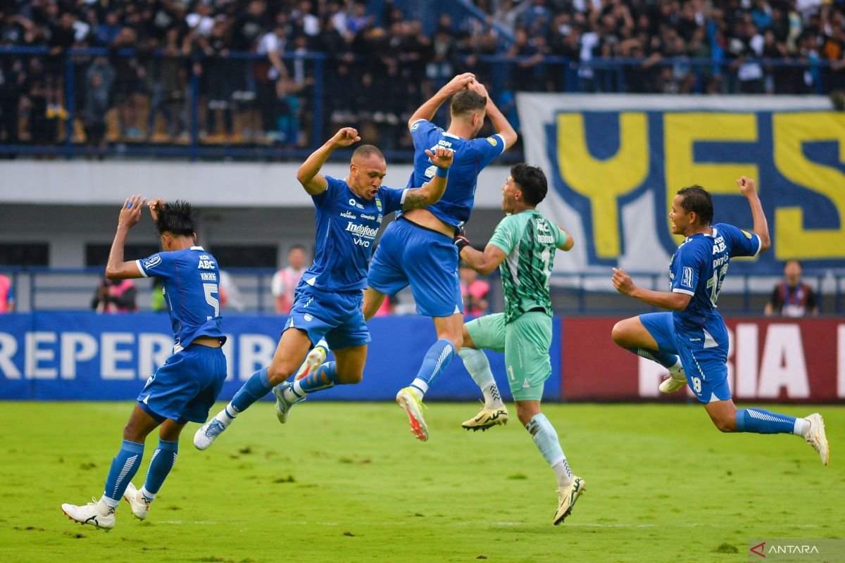 Seluruh Pemain dan Staf Persib Bandung Menerima Vaksinasi