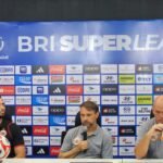 Berikut beberapa alternatif judul untuk "Mauricio Souza Tak Janjikan Persija Bermain Cantik":

1. "Mauricio Souza: Fokus Utama Persija Bukan Hanya Permainan Cantik"
2. "Mauricio Souza: Membangun Tim Persija dengan Strategi Efektif"
3. "Persija di Bawah Mauricio Souza: Janji Permainan yang Berhasil"
4. "Mauricio Souza: Penekanan pada Hasil, Bukan Hanya Estetika Permainan"
5. "Visi Mauricio Souza untuk Persija: Kemenangan di Atas Segalanya"
6. "Mauricio Souza Membahas Gaya Bermain Persija yang Realistis"
7. "Persija dan Mauricio Souza: Memprioritaskan Hasil daripada Gaya"

Silakan memilih atau mengadaptasi sesuai kebutuhan!