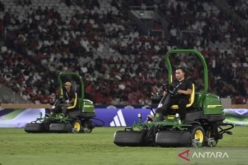 Perawatan Rumput Lapangan SUBGK Selama Pertandingan Penyisihan Piala AFF U-23 2025